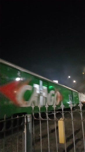 KA Parcel Selatan Melintas Percabangan Wonokromo