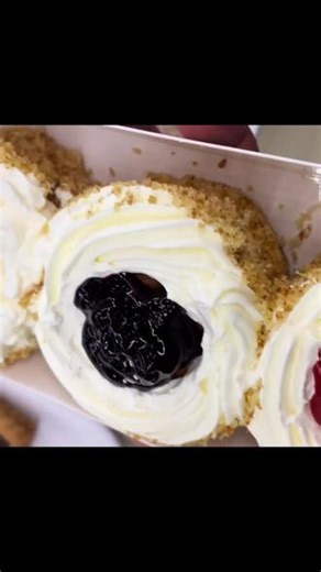 新华路上迪福如滋有甜蜜炸弹！石榴球蛋糕原价 25 现 14 块 9，金黄酥皮裹果香，口感似踩云。泡芙甜度佳，堂食外带都方便，路过别错过！ （【退款规则】到店核销：随时可退，过期未核销自动退）#蛋糕🍰 #动物奶油蛋糕 #烘培 #巧克力罐罐蛋糕推荐 #打卡网红餐厅