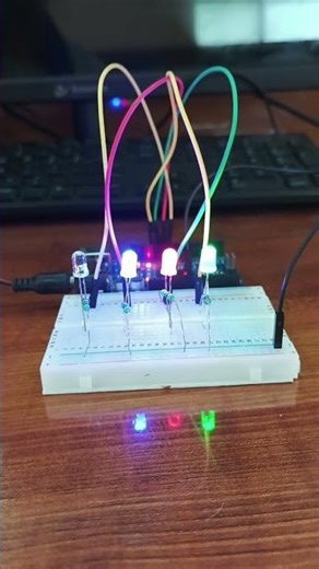 Binary Counter Using LEDs 🤯 | How Computers Count! #shorts#viral