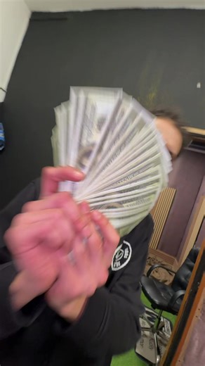 nello studio è semp money rain