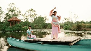 තව ඉන්න හිතෙනා වැව් බැම්ම මත මා, හාදු තියමි සුලගට තනියේ...❤️ Full video https://youtu.be/e6KQbs1JVQc | Damithri Subasinghe