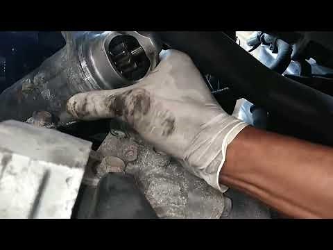 HONDA CR-V ONLY MAKES CLICKING SOUND WHEN TRYING TO START ENGINE **SOLVED** & STARTER REPLACEMENT