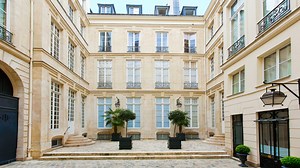 This townhouse with a giant secret garden is one of the most expensive homes in Paris