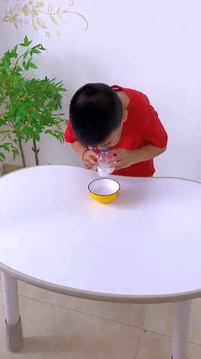 1M views · 8.2K reactions | Don't throw away the mineral water bottle, make a fun bubble shooter for your child, and it can also exercise your child's lung capacity! #Handmade #diy #parentchild #handmadesoap #children #child #kids #kidsart #kidstoys #toys #fun paper craft ideas | paper craft ideas | Facebook