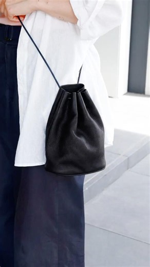 このフォルム”大人可愛い”。毎日使いたくなる、巾着型ショルダーバッグ。 #leather #バッグ #おすすめ #かわいい