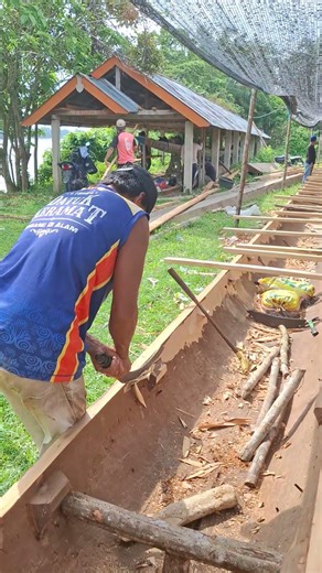the long process of making a unique and world-famous boat in the Kuantan River culture #woodworking