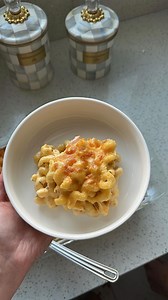 Chef Natalie 👩🏻‍🍳 on Instagram: "Creamy baked mac and cheese Recipe: - 3 tbsp butter - 3 tbsp flour - 1 cup milk - 2 cups heavy cream - 1 tsp garlic powder - 1 tsp onion powder - 1 tsp paprika - salt and black pepper to taste - 1 lb sharp cheddar - 1 lb colby jack - 8 oz mozzarella - 8 oz pepper jack - 1 lb box pasta #macncheeselover #macncheese #macncheeserecipe #pastarecipes #macaronicheese #macaroniandcheese #easydinnerrecipes #easydinnerrecipe #pastarecipe #chefnatalie #cookwithme"