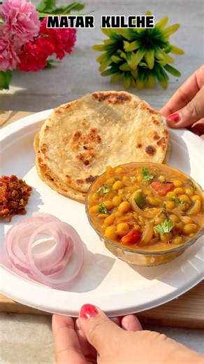 Delhi ki famous Street Style Matar Kulche 😍 Ek baar banaoge toh baar-baar khaoge #shorts
