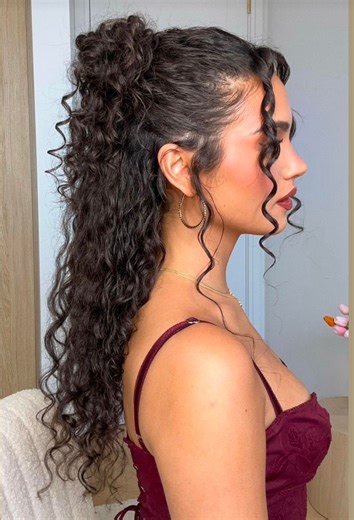 869K views · 12K reactions | Perfect curly hairstyles to rock this fall/winter #Curlyhair #curlyhairstyles #longcurlyhair | Curly Hair & Style | Facebook