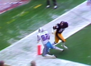 🏈On January 6, 1980 the Pittsburgh Steelers beat the Houston Oilers 27-13 in the AFC Championship Game at Three Rivers Stadium. The Steelers held the Oilers to only 24 rushing yards, but were also aided by a very controversial non-touchdown call. With a chance to tie the game late in the third quarter, the Oilers Dan Pastorini threw a pass to Mike Renfro at the back of the end zone, and Renfro caught it for a touchdown with both feet in bounds before he fell out of the end zone. TV replays clea