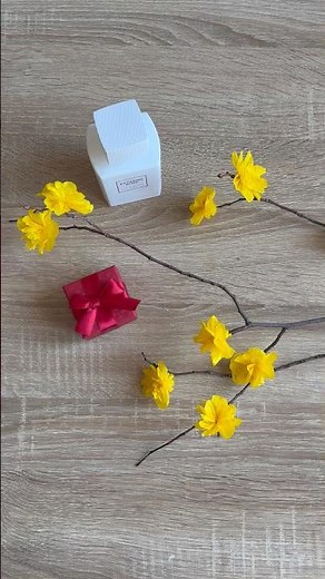 How to Make Small Yellow Crepe Paper Flowers on a Branch | DIY Craft