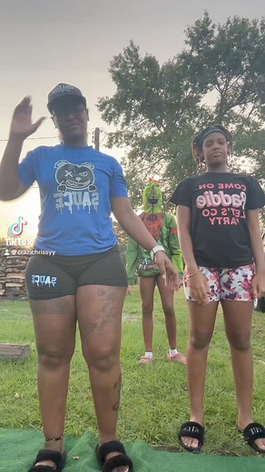 7.5K views · 136 reactions | THEY TRIED TO SHOW ME HOW TO DO THE DANCE 臘‍♀️路‍♀️‼️藍 #Twinssss ‍♀️ My Crazy Nieces | Chrissyy B Rose | Facebook