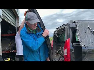 Citroen Berlingo Multispace / Peugeot Partner Tepee Rear Tailgate Removal