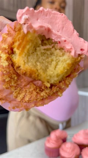 Sweetly Baked🤰🏽 Practice with me for my baby's birthdays💗 #baking #pregnancy #sweet