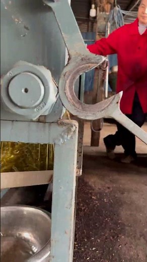 Methods and processes of oil extraction. #shorts