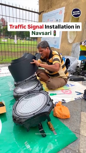 Navsari updates on Instagram: "Navsari Traffic Signal installation 🚦✨️ . . . #police #navsari #news #signal #traffic"