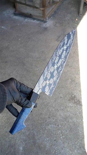 Damascus chef knife: how a plastic ice shape becomes a blade