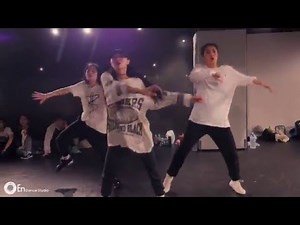 Akanen ”Party Favor” - Tinashe