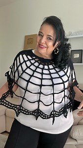 Una idea que me pidieron muchísimo que tejiera 👻 Ya está el tutorial completo en mi Canal de YouTube, allá nos vemos! 🫶🎃💀 • Happy Halloween 👻 🕷️🕸️ . . . #lauracepeda #diademuertos #halloween #capitaaraña #araña #spider #spiderweb #spiderponcho #halloweencostumeideas #custome #customeidea #crochet #crochetedspider #crochetedspiderweb | Laura Cepeda