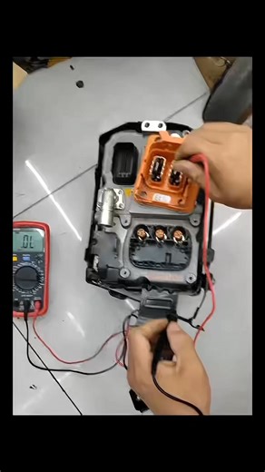 IGBTs are the most likely component to fail in BMW EME systems. In fact, for all hybrid and electric vehicle inverters, IGBTs are also the highest-probability failure point during repairs. Similar circuits exist in components like OBCs, where MOSFETs and other such semiconductors are the typical failure components. Our online courses provide detailed explanations on how to measure and diagnose these issues step by step. #BMWHybridRepair #EVInverterService #IGBTFailure #AutomotiveSemiconductors #