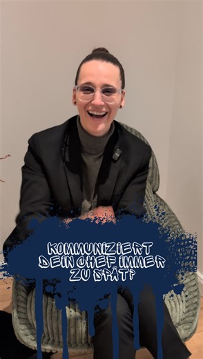 Hätte ich das mal früher gewusst, Chef! „Mein Chef kommuniziert Veränderungen nie richtig.“ Schon mal gedacht? Oder laut gesagt? 😏 Ganz ehrlich: In vielen Teams passiert Veränderung nicht zu spät – sie wird nur zu spät kommuniziert. Und dann entsteht Frust. Stress. Unsicherheit. Das Dumme daran: Dein Chef merkt das oft gar nicht. Nicht, weil es ihm egal ist. Sondern weil er Deinen Arbeitsalltag nicht im Detail kennt. Kennst Du das Gefühl, wenn Informationen immer erst dann kommen, wenn Du sie e