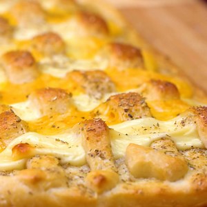 Basket Woven Cheese gives an entirely new meaning to cheesy bread. Get the written recipe here: http://bit.ly/2sTHGwF | Cooking Panda