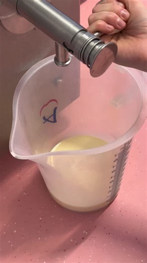 Ever heard of fiordilatte? 🍦 It’s Italian for “flower milk” (or sometimes “milk of the flower” the spelling/translation’s always a fun debate). In gelato-land it means pure, simple, dairy-goodness just milk and cream, highlighting the quality of the ingredients over wild flavours. We call ours “Jersey Cream” in the UK because, honestly… no one here knows what “fiordilatte” means. Much easier to say. 😉 But know this: in Italy, for many gelato lovers, fiordilatte is the measuring stick. If a par