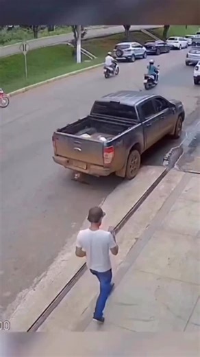 Priscila Piercamilli Mackenzie | 🚗 Porque en el mundo del auto… siempre hay una anécdota Y si conocés a alguien que necesite asesoramiento en seguros, reenviále este video... | Instagram