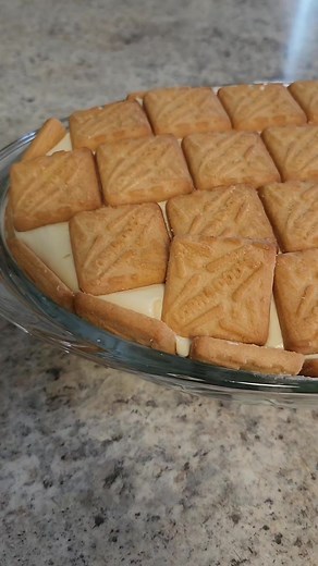 No bake version of banana pudding using Lorna Doone shortbread cookies instead of vanilla wafers. This was sooo good! Definitely worth trying! #nobake #banana #pudding #bananapudding #dessert | Luv 2 Bake Cakery