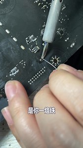 被砸坏的电脑，都这样了还能不能维修好