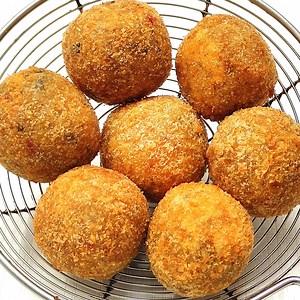 237K views · 917 shares | Yummy Crispy Aloo Cheese Balls | Food Forever In this video we will see how to make Yummy Crispy Aloo Cheese Balls. Do try this Crispy Aloo Cheese Balls Recipe and let me know how it turns out. | Food Forever | Facebook