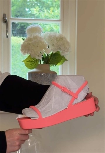 Miami Platform Y Strap Sandal — Crocs UK Summer Staple