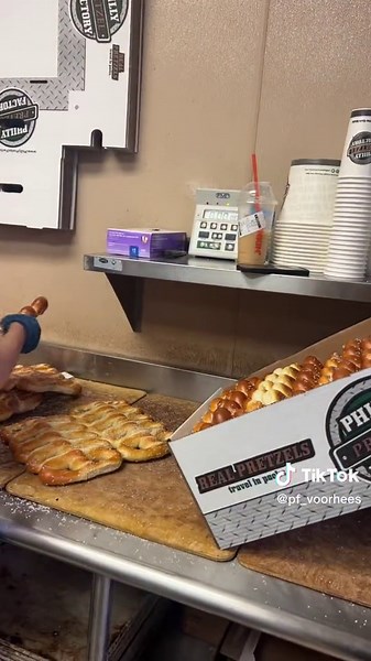 Pack 100 Pretzels with Chili Pretzel Factory Voorhees