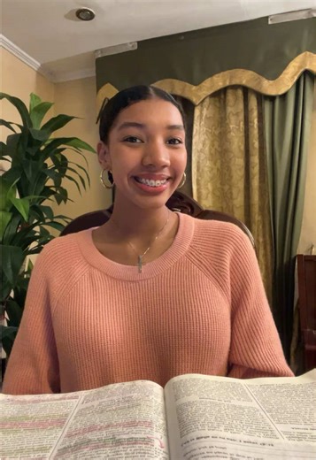 ¡DIOS no necesita que tenga sentido para ti, ÉL solo espera tu obediencia! ❤️‍🔥✝️ 📖 ‭‭1 Reyes‬ ‭14‬:‭4‬-‭6 📖 “Y la mujer de Jeroboam lo hizo así; y se levantó y fue a Silo, y vino a casa de Ahías. Y ya no podía ver Ahías, porque sus ojos se habían oscurecido a causa de su vejez. Mas Jehová había dicho a Ahías: He aquí que la mujer de Jeroboam vendrá a consultarte por su hijo, que está enfermo; así y así le responderás, pues cuando ella viniere, vendrá disfrazada. Cuando Ahías oyó el sonido de