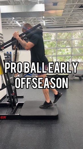 The early offseason is about structural and functional restoration. Our goals for the first phase of the offseason: - Address fatigue and joint limitations - Rebuild capacity through controlled tempos and volume - Feed the nervous system quality movement Nothing flashy. Just rebuilding from the ground up ✔️ | Zero Limits Performance