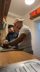 Isang magaling na chef ang bumisita sa aming bahay👨‍🍳 Napangiti si Nanay sa maayos na kinalabasan sa kanyang gupit 💇‍♀️ Madami kaming bisita sa bahay parang fiesta 🏠 | Mister Fonzy