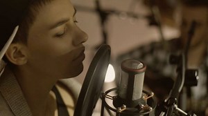 Pünktlich zum Wochenende: unsere aktuelle Single "langsam" als Akustik Version. Schaut mal rein. Das Original findet ihr in unserem YouTube Kanal, hier: https://youtu.be/dIEVE8EeENE Director/ Camera/ Edit - Fabian Süggeler | FRIDA GOLD