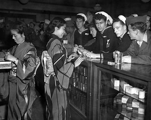 Tokyo Post Exchange, 1945