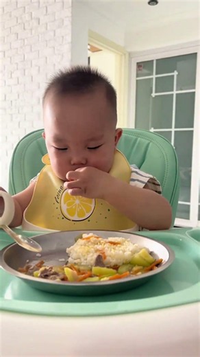 Today My Baby Is Having Beef, Carrots, and Zucchini 😋🥩 #baby #babyfeeding #cutebaby