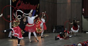 Mountview Academy celebra la Navidad con baile y canto
