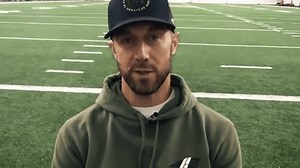 Exclusive: Alex Smith reflects on life-altering injury, recovery with Kurt Warner