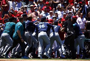 "I love basebrawl" "A real legit brawl. Been years since I’ve seen one of these" - MLB fans surprised by brawl between the Los Angeles Angels and Seattle Mariners