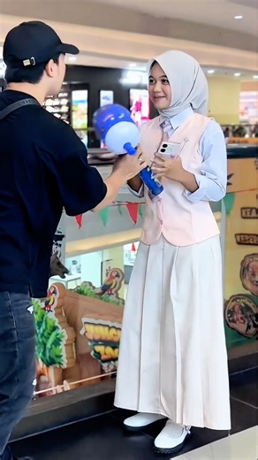 Prank hammer petuk 005 at mall ele #prank #pranks #reaction #radenstory #funny #hammer #shorts #fyp