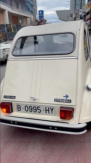 coche clásico Citroën 2CV #classic #automobile #restoration