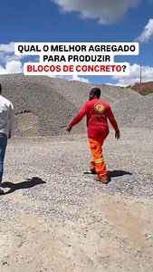 Vamos lá, resumindo, os agregados mais utilizados para você produzir blocos são: - Brita 0 - Areia - Pó de brita Brita 1 e Brita 2 são muito grandes para fazer blocos. Agora é muito importante você fazer testes pois cada região tem seu tipo de agregado e isso pode influenciar nos resultados. Agora compartilha esse conteúdo para ajudar mais pessoas e comenta aqui, qual agregado você usa aí na sua produção? #TiposDeBrita #ConstruçãoCivil #FabricaçãoDeBlocos #DicasDeObra #Pedreira | Wallison Engenh