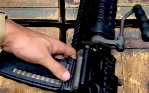 FN Minimi 5.56 轻机枪