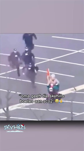 ''oma geeft die boetes aan sco2'' 🙏😭 #shorts