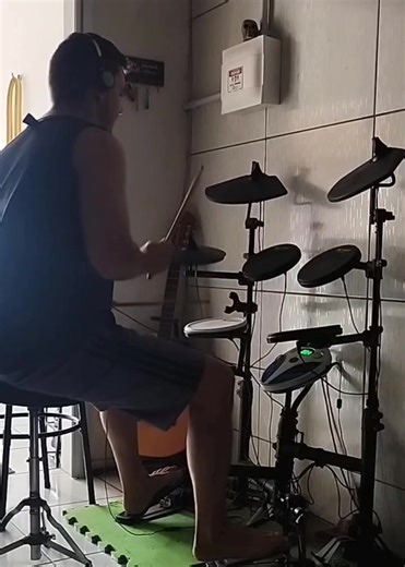 Mastering Green Day's Basket Case on Drums