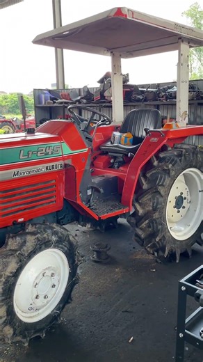 For around 24 horsepower, a Kubota L1-245 would be perfect. This model has already arrived in Hoa...
