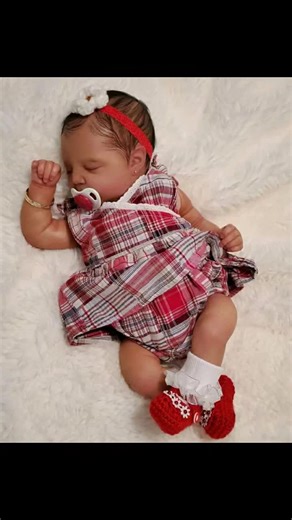 💞💞Our babies are made with love 💝 and if interested PM for more details thank you 💞💞 . 💞💞 You can also place an order 👼👶 , for the customization of your dream baby 🍼 just the way you want him or her to look , feel and be presented . Our only goal is to strive for our clients 💯% satisfaction .💞💞#fullsiliconebaby #germany🇩🇪